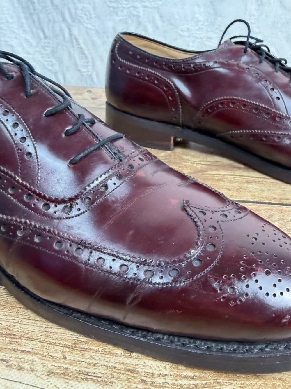 Johnston & Murphy Men's Size 10 Burgundy Brown Leather Wingtip Oxford Dress